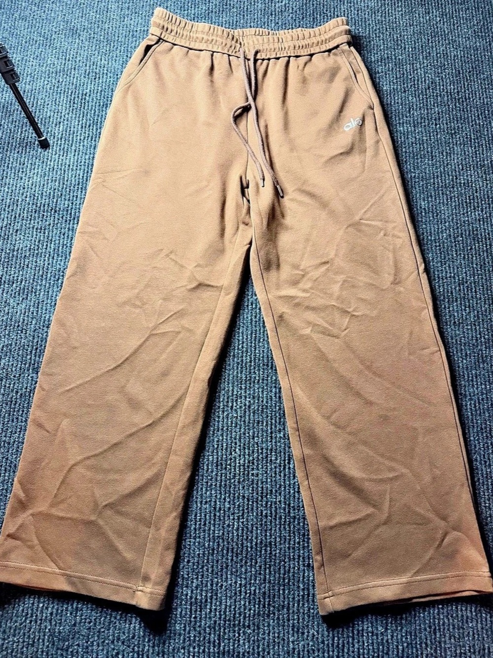 Alo Yoga Accolade Straight Leg Size L Brown Medium High Waist Chrome Logo